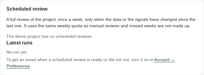 The scheduled review panel: the checkbox, the day, the Europe/Rome hour, the next run and the latest runs.